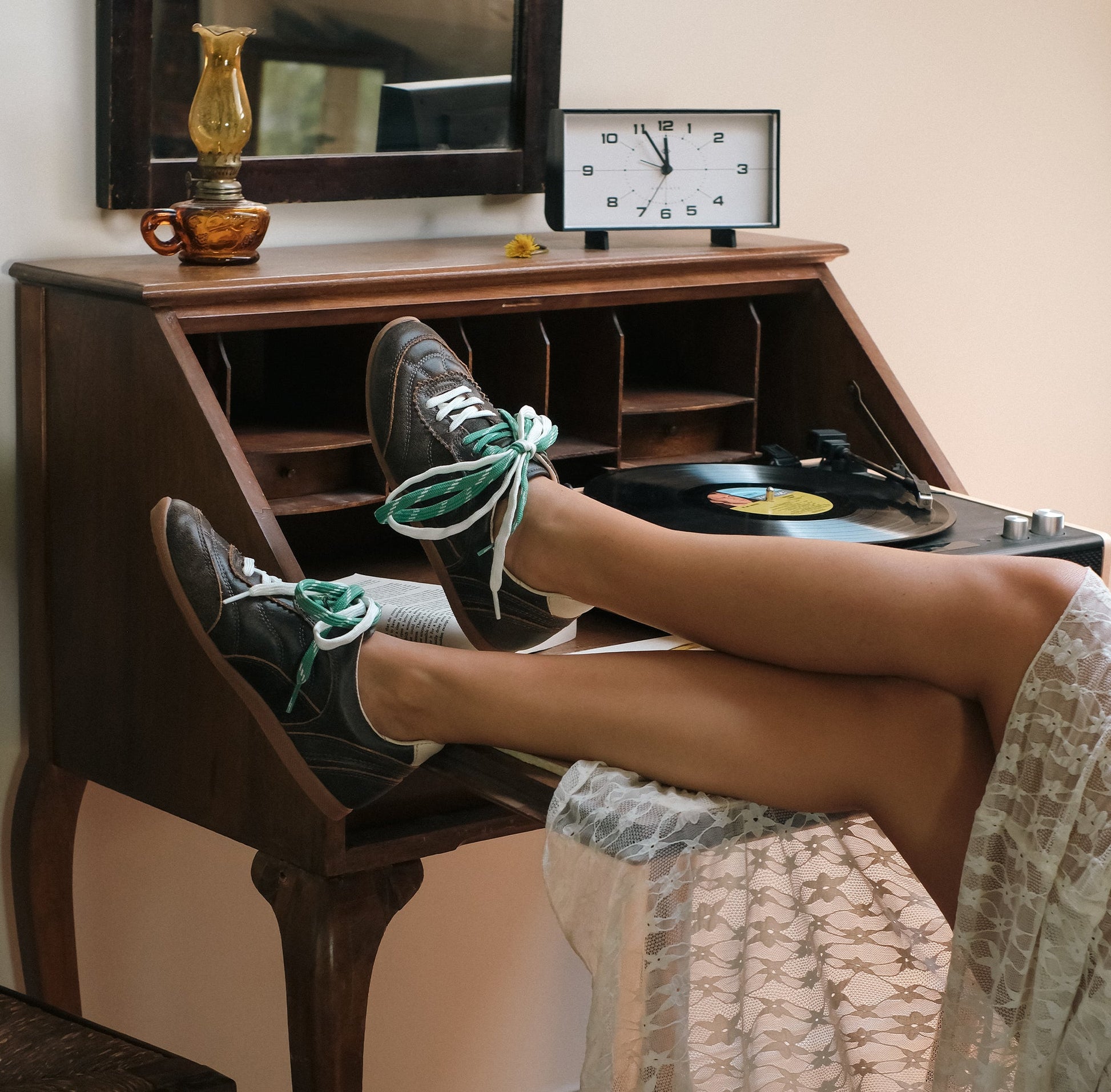 Laini Brown Distressed Leather Sneakers Dolce Vita us