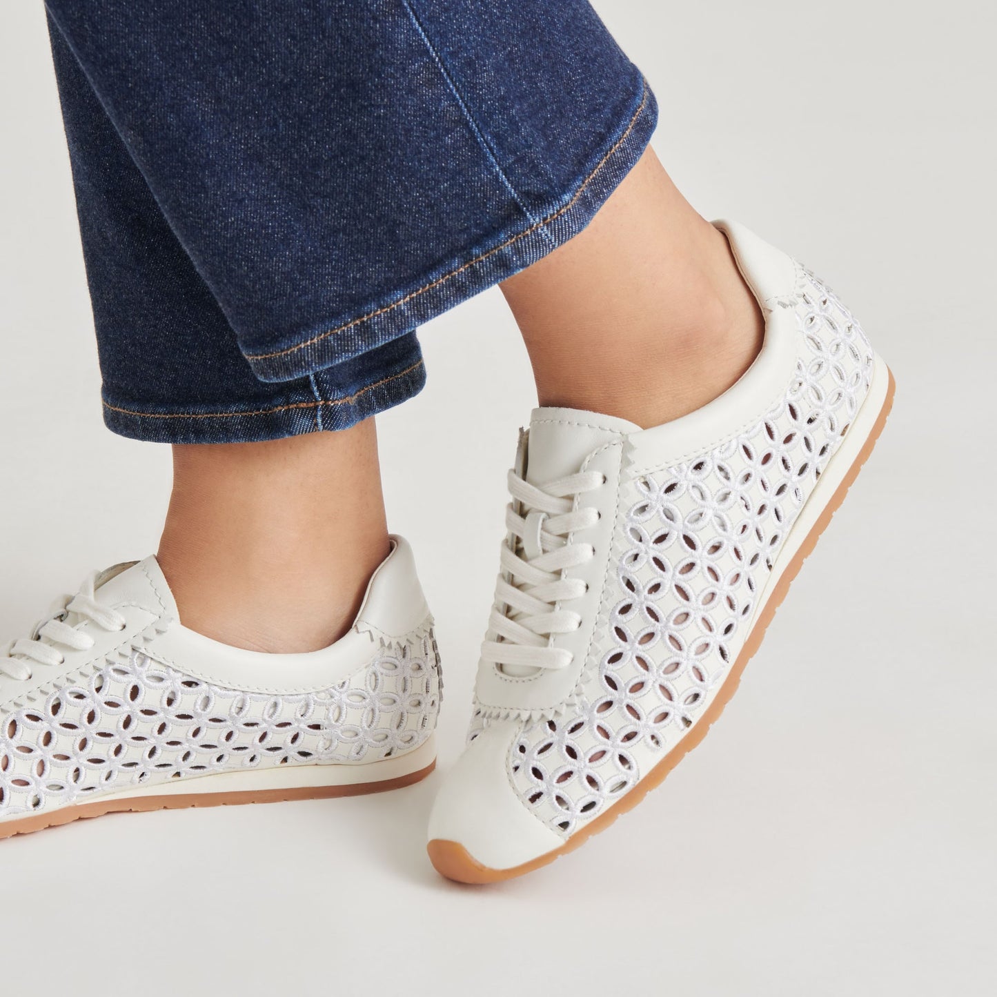 DANIE EYELET PERF SNEAKERS TRUE WHITE LEATHER
 – Dolce Vita Dolce Vita Outlet