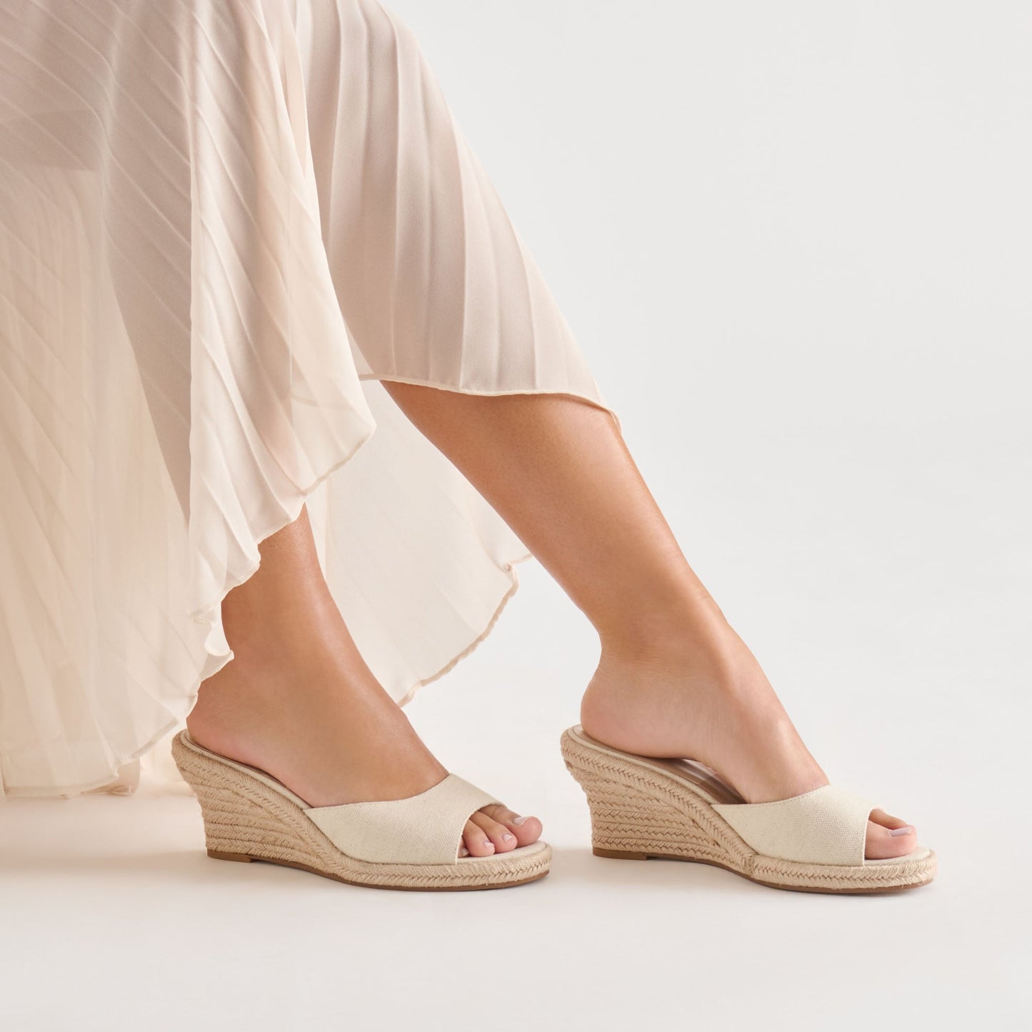 Vaya Ecru Linen Wedges Dolce Vita On sale