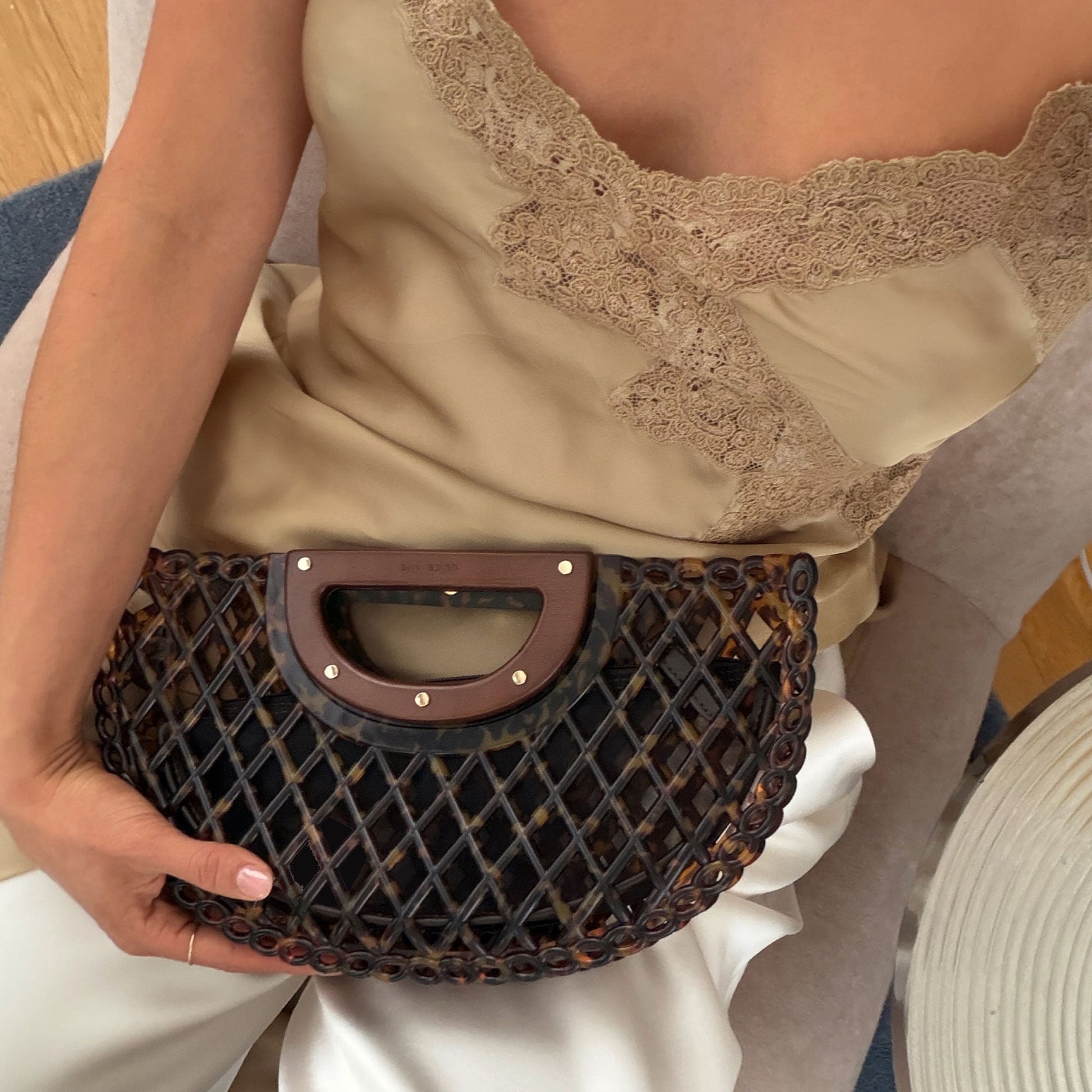 Solandra Tortoise Jelly Clutch Dolce Vita us