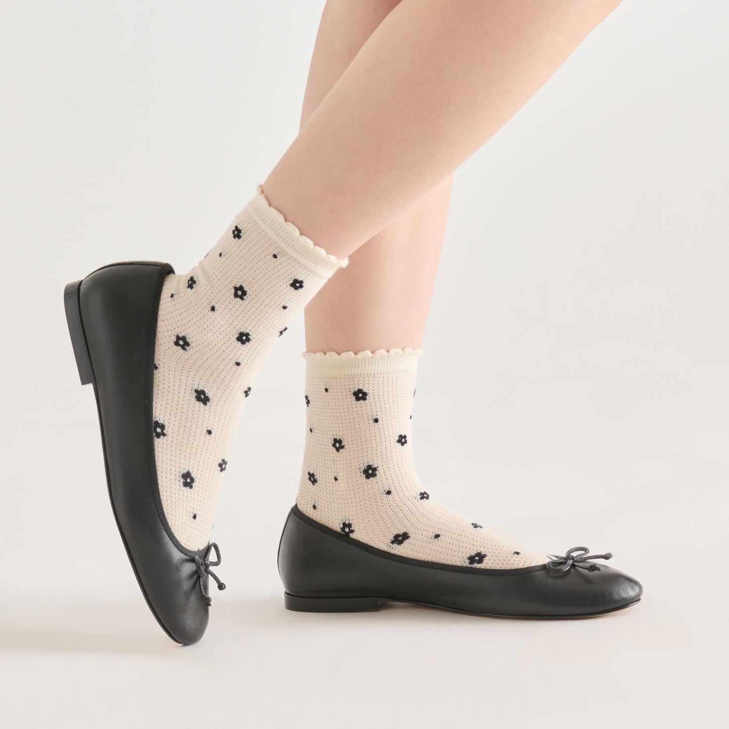 Flower Mesh White Black Anklet Socks Dolce Vita For sale
