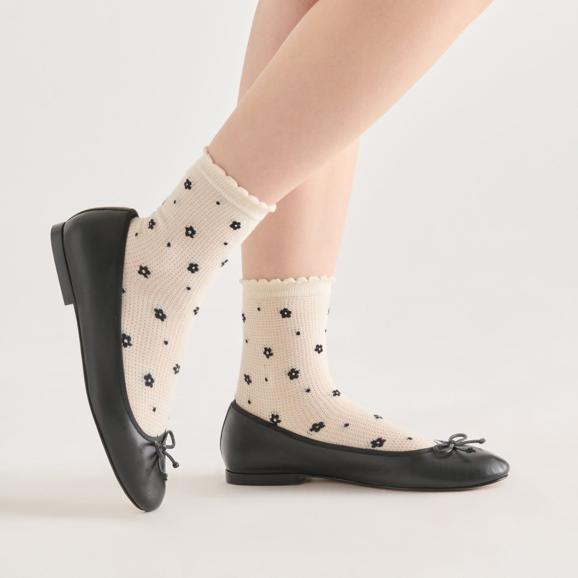 Flower Mesh White Black Anklet Socks Dolce Vita For sale